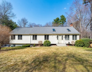 17 Park St, Mendon, Massachusetts, 3 Bedrooms Bedrooms, 6 Rooms Rooms,2.5 BathroomsBathrooms,Residential,For Sale,Park St,73493676