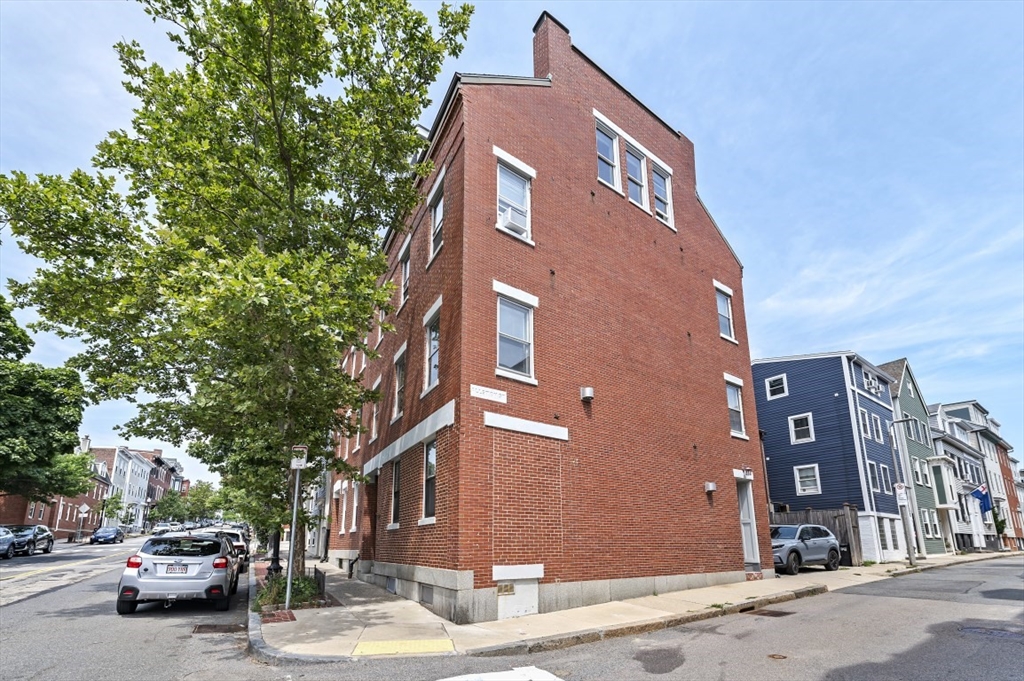 249 Bunker Hill Street, Boston, Massachusetts, 1 Bedroom Bedrooms, 4 Rooms Rooms,1 BathroomBathrooms,Residential Lease,For Rent,Bunker Hill Street,73547270