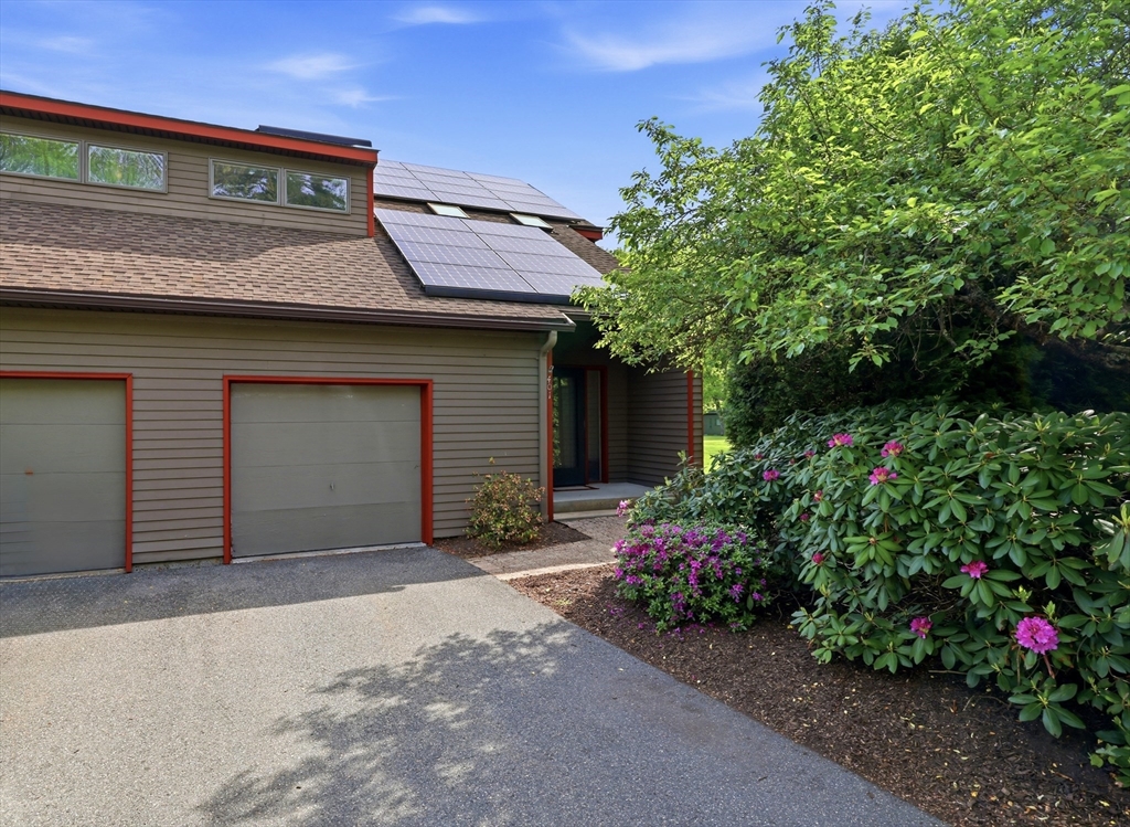 401 Fairway Village, Northampton, Massachusetts, 2 Bedrooms Bedrooms, 6 Rooms Rooms,2.5 BathroomsBathrooms,Residential,For Sale,Fairway Village,73524139