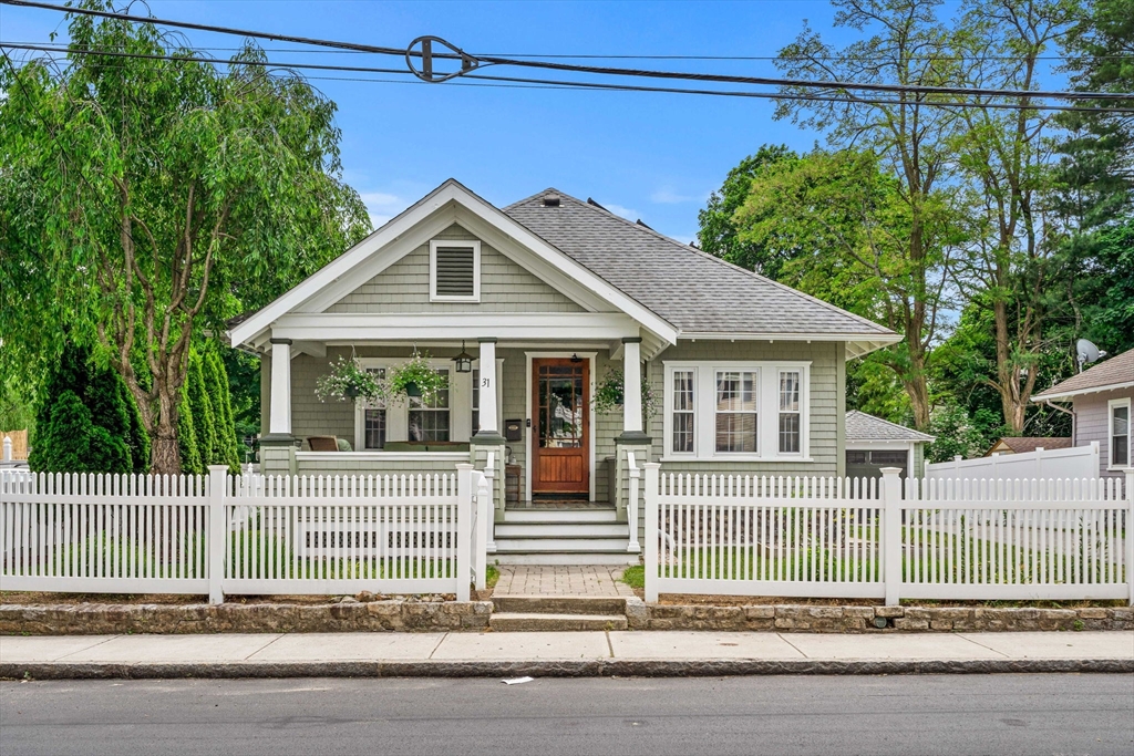 31 Sycamore St, Lowell, Massachusetts, 3 Bedrooms Bedrooms, 5 Rooms Rooms,1 BathroomBathrooms,Residential,For Sale,Sycamore St,73534700