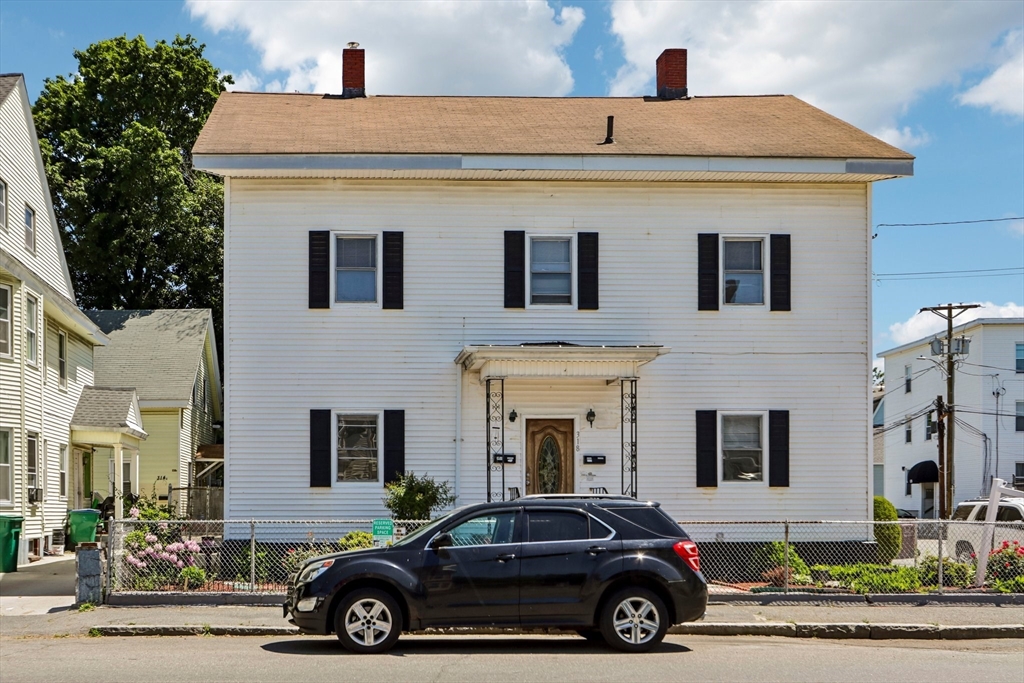 318 High St, Lowell, Massachusetts, 5 Bedrooms Bedrooms, 14 Rooms Rooms,2 BathroomsBathrooms,Residential Income,For Sale,High St,73530314