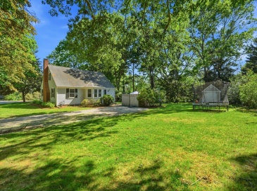 32 Wadsworth Rd, Duxbury, Massachusetts, 4 Bedrooms Bedrooms, 7 Rooms Rooms,1 BathroomBathrooms,Residential,For Sale,Wadsworth Rd,73534818