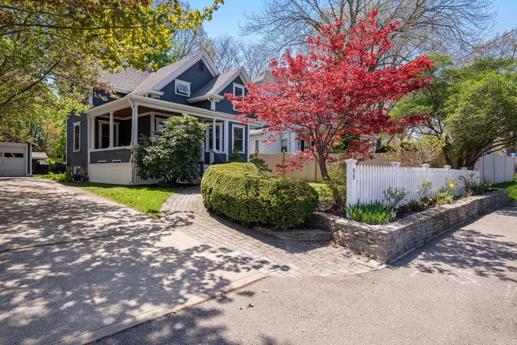 98 West Street, Braintree, Massachusetts, 3 Bedrooms Bedrooms, 6 Rooms Rooms,1.5 BathroomsBathrooms,Residential,For Sale,West Street,73517179
