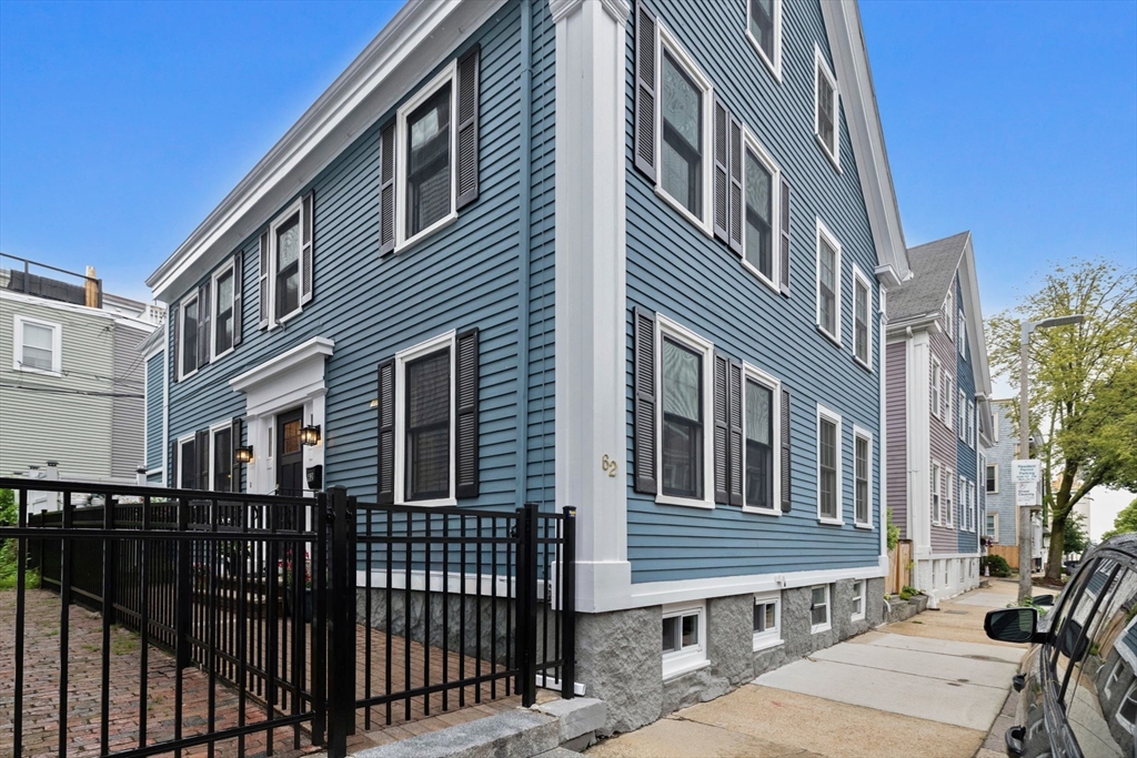 62 Pearl St, Boston, Massachusetts, 4 Bedrooms Bedrooms, 8 Rooms Rooms,1.5 BathroomsBathrooms,Residential,For Sale,Pearl St,73541339