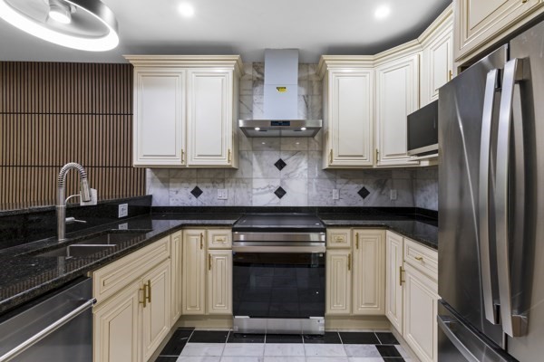 29 Fessenden, Boston, Massachusetts, 4 Bedrooms Bedrooms, 6 Rooms Rooms,2 BathroomsBathrooms,Residential Lease,For Rent,Fessenden,73552908
