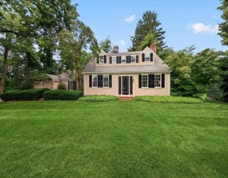 52 Standish Street, Duxbury, Massachusetts, 3 Bedrooms Bedrooms, 8 Rooms Rooms,2.5 BathroomsBathrooms,Residential,For Sale,Standish Street,73552753