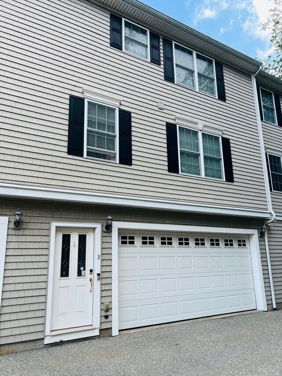 39 Bacon St, Waltham, Massachusetts, 2 Bedrooms Bedrooms, 5 Rooms Rooms,1.5 BathroomsBathrooms,Residential Lease,For Rent,Bacon St,73552934