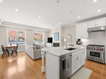 201 W 8th St, Boston, Massachusetts, 3 Bedrooms Bedrooms, 5 Rooms Rooms,2.5 BathroomsBathrooms,Residential,For Sale,W 8th St,73552949