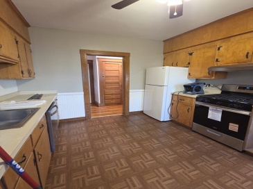6-8 Hoyle, Norwood, Massachusetts, 3 Bedrooms Bedrooms, 5 Rooms Rooms,1 BathroomBathrooms,Residential Lease,For Rent,Hoyle,73553094