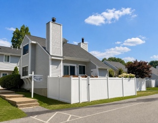 203 Lake St, Weymouth, Massachusetts, 2 Bedrooms Bedrooms, 4 Rooms Rooms,1 BathroomBathrooms,Residential,For Sale,Lake St,73553101