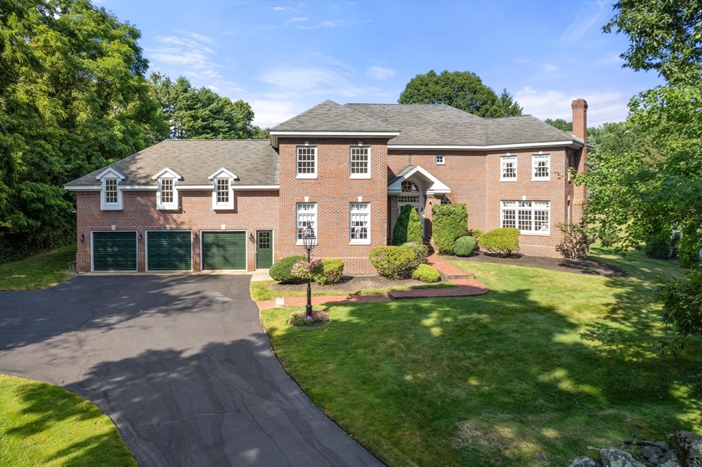 16 Longmeadow Rd, Milton, Massachusetts, 5 Bedrooms Bedrooms, 12 Rooms Rooms,4.5 BathroomsBathrooms,Residential,For Sale,Longmeadow Rd,73553103