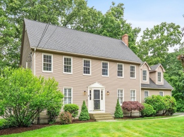 39 Jackson Cir, Franklin, Massachusetts, 4 Bedrooms Bedrooms, 9 Rooms Rooms,2.5 BathroomsBathrooms,Residential,For Sale,Jackson Cir,73540910
