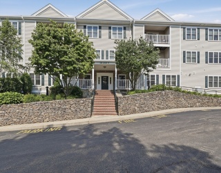 1 Lenox St, Norwood, Massachusetts, 2 Bedrooms Bedrooms, 5 Rooms Rooms,2 BathroomsBathrooms,Residential,For Sale,Lenox St,73553113