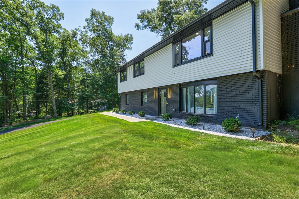 17 Institute Rd, Grafton, Massachusetts, 3 Bedrooms Bedrooms, 9 Rooms Rooms,2 BathroomsBathrooms,Residential,For Sale,Institute Rd,73545323