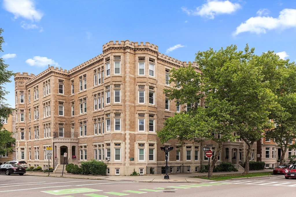 1834 Beacon St, Brookline, Massachusetts, 2 Bedrooms Bedrooms, 4 Rooms Rooms,1 BathroomBathrooms,Residential,For Sale,Beacon St,73553357