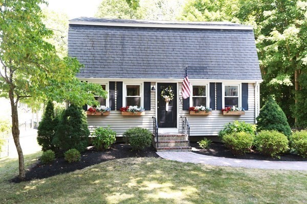 450 Summer St, Bridgewater, Massachusetts, 3 Bedrooms Bedrooms, 6 Rooms Rooms,1.5 BathroomsBathrooms,Residential,For Sale,Summer St,73553123