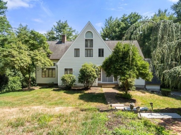 7 Larch Rd, Acton, Massachusetts, 4 Bedrooms Bedrooms, 9 Rooms Rooms,3.5 BathroomsBathrooms,Residential Lease,For Rent,Larch Rd,73553136