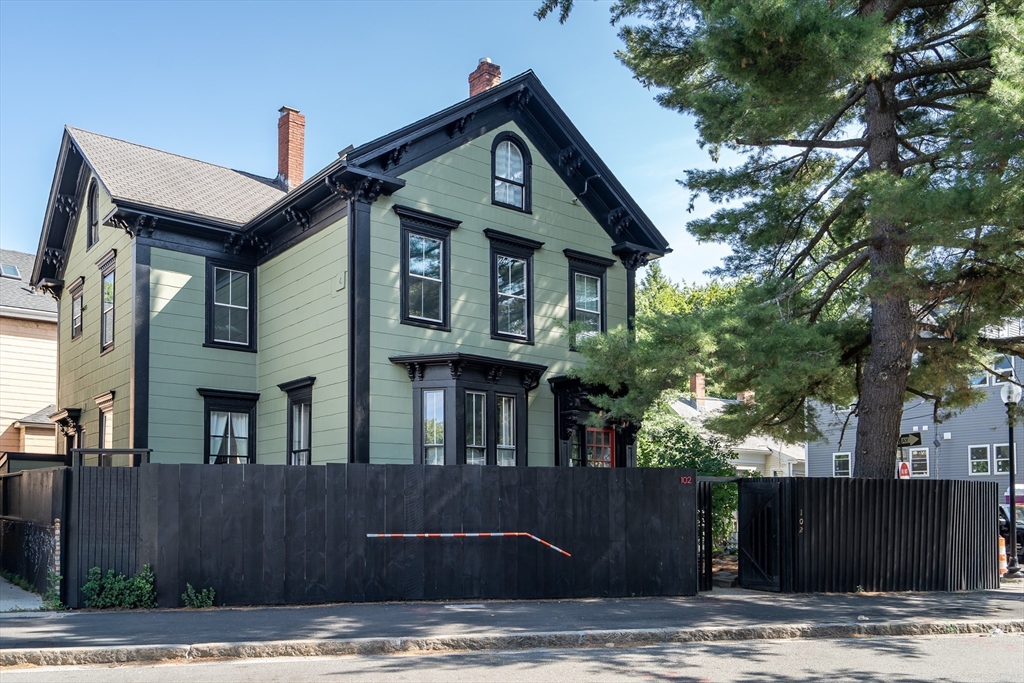 102 River St, Cambridge, Massachusetts, 1 Bedroom Bedrooms, 4 Rooms Rooms,1.5 BathroomsBathrooms,Residential,For Sale,River St,73553361