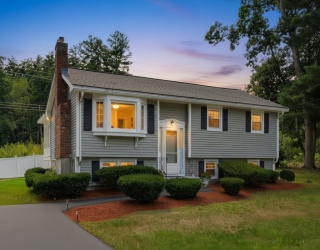 41 Castlewood Dr, Billerica, Massachusetts, 3 Bedrooms Bedrooms, 6 Rooms Rooms,2 BathroomsBathrooms,Residential,For Sale,Castlewood Dr,73553133