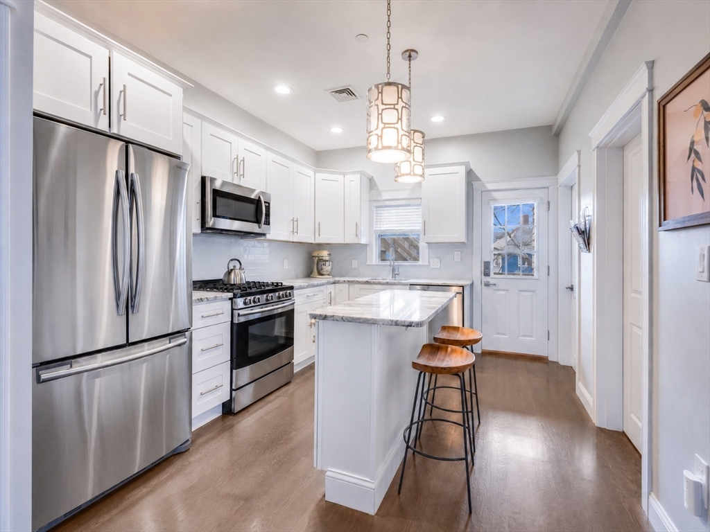 21 Whitney Ave, Beverly, Massachusetts, 2 Bedrooms Bedrooms, 5 Rooms Rooms,2 BathroomsBathrooms,Residential,For Sale,Whitney Ave,73553147