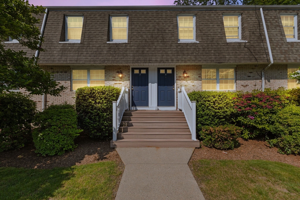 112 Cocasset St, Foxboro, Massachusetts, 2 Bedrooms Bedrooms, 4 Rooms Rooms,2 BathroomsBathrooms,Residential,For Sale,Cocasset St,73553378