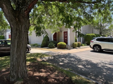 220 Nassau Drive, Springfield, Massachusetts, 2 Bedrooms Bedrooms, 5 Rooms Rooms,1 BathroomBathrooms,Residential,For Sale,Nassau Drive,73553151