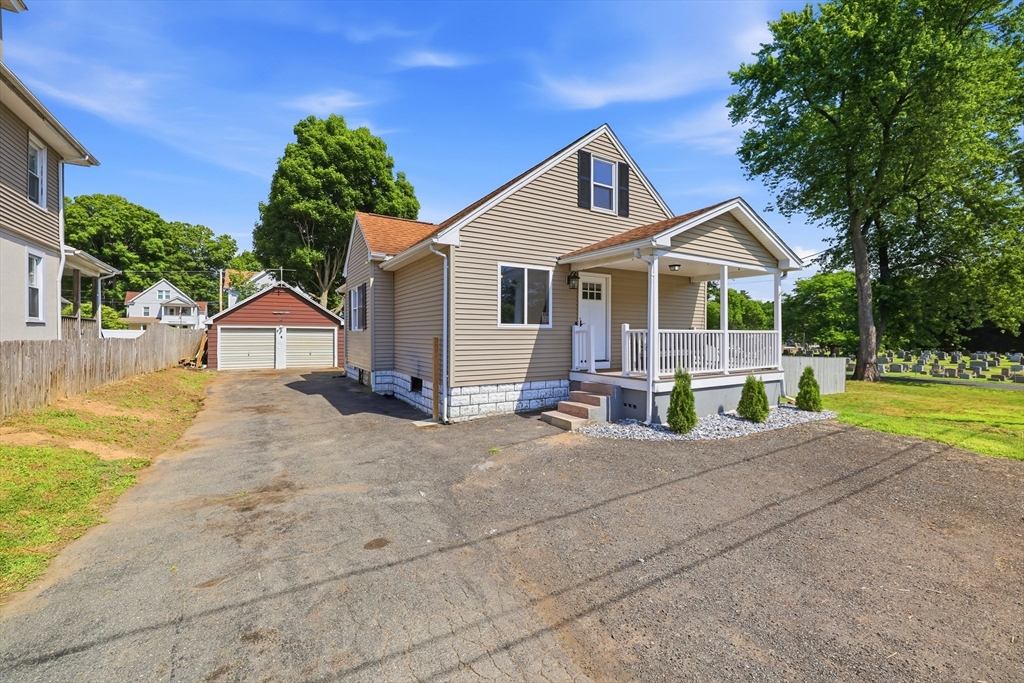 16 Park Pl, East Longmeadow, Massachusetts, 2 Bedrooms Bedrooms, 7 Rooms Rooms,1.5 BathroomsBathrooms,Residential,For Sale,Park Pl,73553159