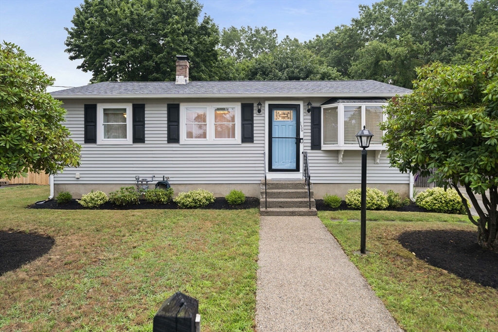 136 Pond Street, Rockland, Massachusetts, 2 Bedrooms Bedrooms, 6 Rooms Rooms,1.5 BathroomsBathrooms,Residential,For Sale,Pond Street,73553382