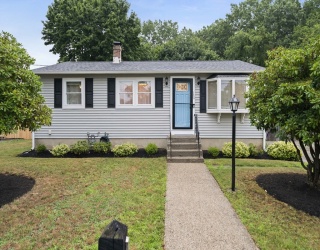 136 Pond Street, Rockland, Massachusetts, 2 Bedrooms Bedrooms, 6 Rooms Rooms,1.5 BathroomsBathrooms,Residential,For Sale,Pond Street,73553382
