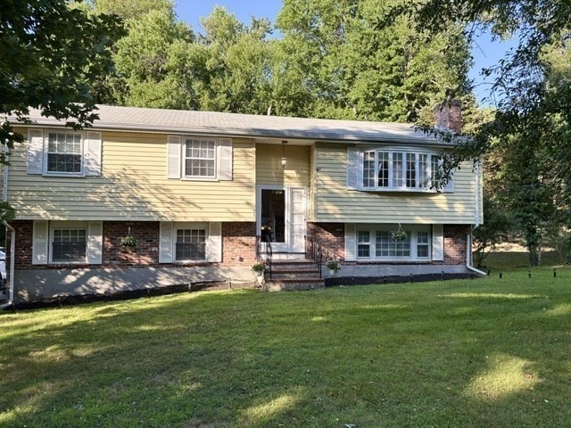 29 Old Coach Road, Canton, Massachusetts, 3 Bedrooms Bedrooms, 7 Rooms Rooms,2 BathroomsBathrooms,Residential,For Sale,Old Coach Road,73553395