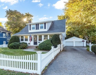 533 Chestnut Street, Needham, Massachusetts, 3 Bedrooms Bedrooms, 7 Rooms Rooms,2 BathroomsBathrooms,Residential,For Sale,Chestnut Street,73553155