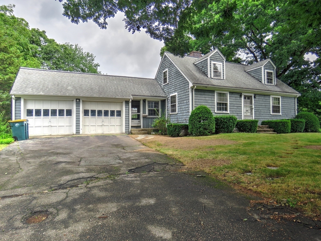 56 Brookfield Rd, Abington, Massachusetts, 3 Bedrooms Bedrooms, 6 Rooms Rooms,1.5 BathroomsBathrooms,Residential,For Sale,Brookfield Rd,73553403