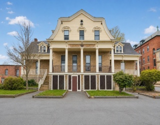 1049 Pleasant St, New Bedford, Massachusetts, 2 Bedrooms Bedrooms, 5 Rooms Rooms,1 BathroomBathrooms,Residential Lease,For Rent,Pleasant St,73553405