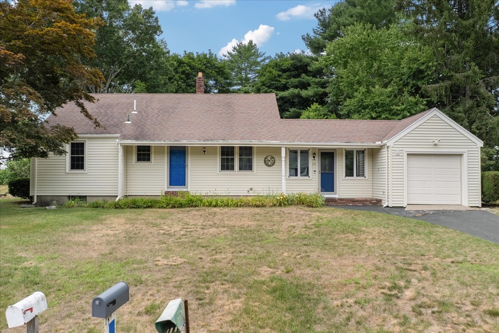 23 Meadow Brook Rd, Raynham, Massachusetts, 2 Bedrooms Bedrooms, 10 Rooms Rooms,1.5 BathroomsBathrooms,Residential,For Sale,Meadow Brook Rd,73553185