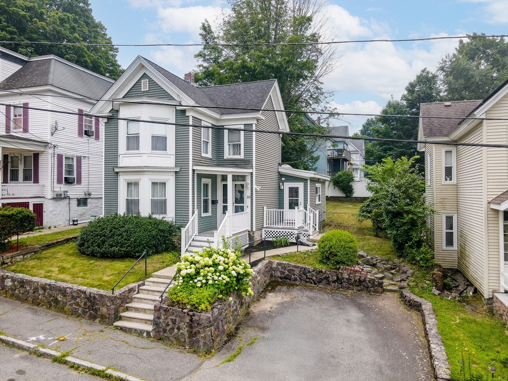 35 Nineteenth Street, Lowell, Massachusetts, 3 Bedrooms Bedrooms, 7 Rooms Rooms,2 BathroomsBathrooms,Residential,For Sale,Nineteenth Street,73553192