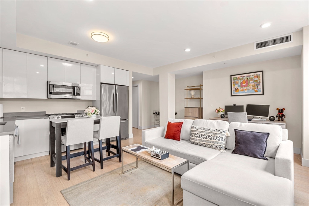 121 Portland St, Boston, Massachusetts, 1 Bedroom Bedrooms, 3 Rooms Rooms,1 BathroomBathrooms,Residential,For Sale,Portland St,73553197