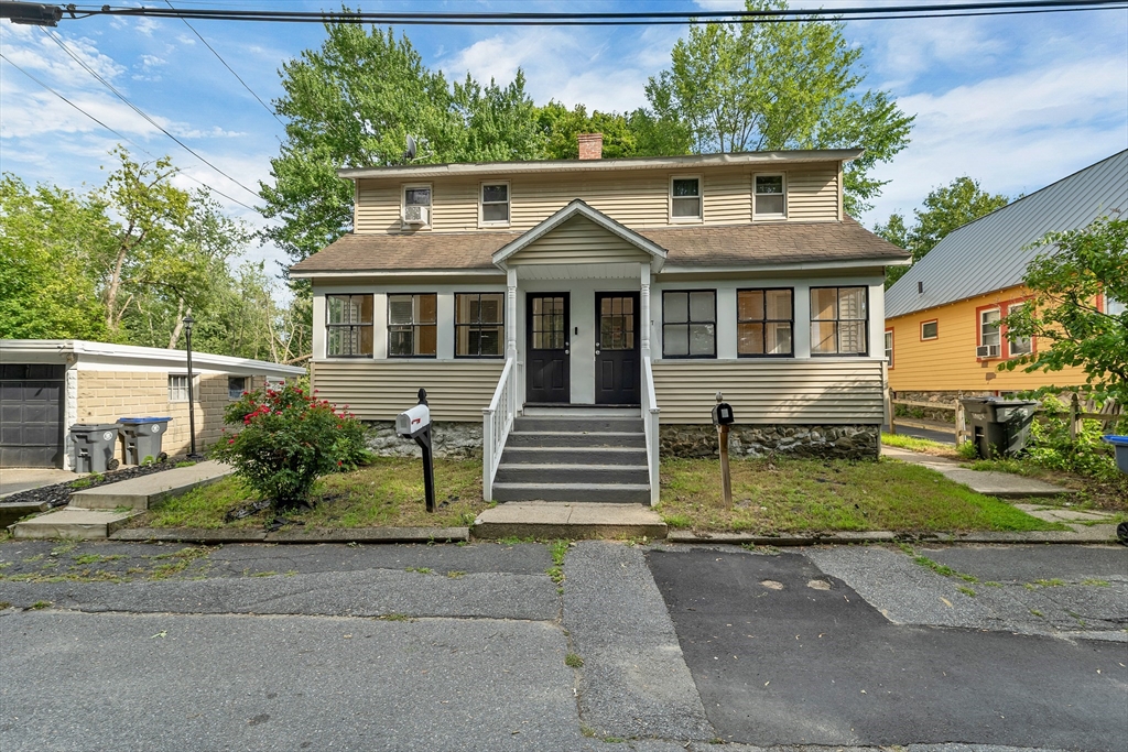 7 9 East River Place, Methuen, Massachusetts, 4 Bedrooms Bedrooms, 9 Rooms Rooms,2 BathroomsBathrooms,Residential Income,For Sale,East River Place,73553180