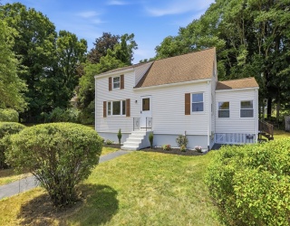 2 Douglas, Lowell, Massachusetts, 2 Bedrooms Bedrooms, 4 Rooms Rooms,1 BathroomBathrooms,Residential,For Sale,Douglas,73553199