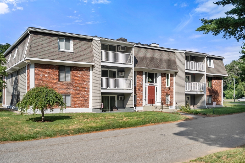 220 Bedford, Bridgewater, Massachusetts, 2 Bedrooms Bedrooms, 5 Rooms Rooms,1 BathroomBathrooms,Residential,For Sale,Bedford,73553168