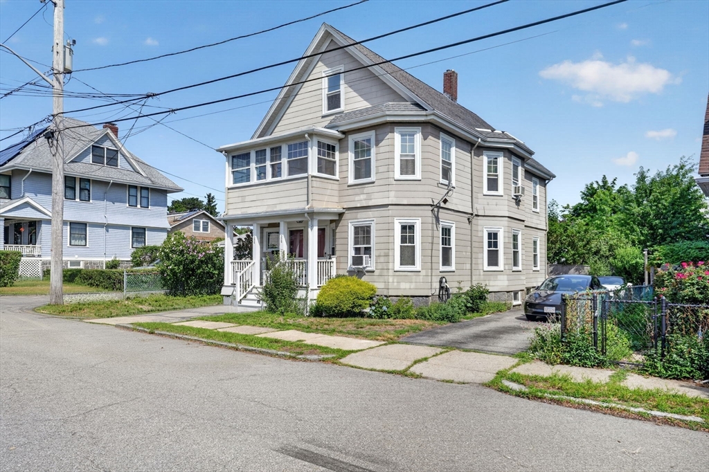 324-326 Atlantic St, Quincy, Massachusetts, 4 Bedrooms Bedrooms, 10 Rooms Rooms,2 BathroomsBathrooms,Residential Income,For Sale,Atlantic St,73553207