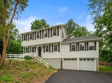 125 Bayview Ave, Berkley, Massachusetts, 3 Bedrooms Bedrooms, 8 Rooms Rooms,2.5 BathroomsBathrooms,Residential,For Sale,Bayview Ave,73552874