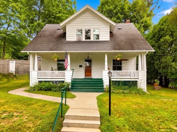 2 Biltmore Rd, Worcester, Massachusetts, 3 Bedrooms Bedrooms, 8 Rooms Rooms,1.5 BathroomsBathrooms,Residential,For Sale,Biltmore Rd,73553095 2 Biltmore Rd, Worcester, Massachusetts, 3 Bedrooms Bedrooms, 8 Rooms Rooms,1.5 BathroomsBathrooms,Residential,For Sale,Biltmore Rd,73553095
