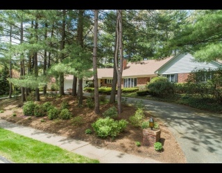 208 Tanglewood Dr, Longmeadow, Massachusetts, 3 Bedrooms Bedrooms, 9 Rooms Rooms,2.5 BathroomsBathrooms,Residential,For Sale,Tanglewood Dr,73553104