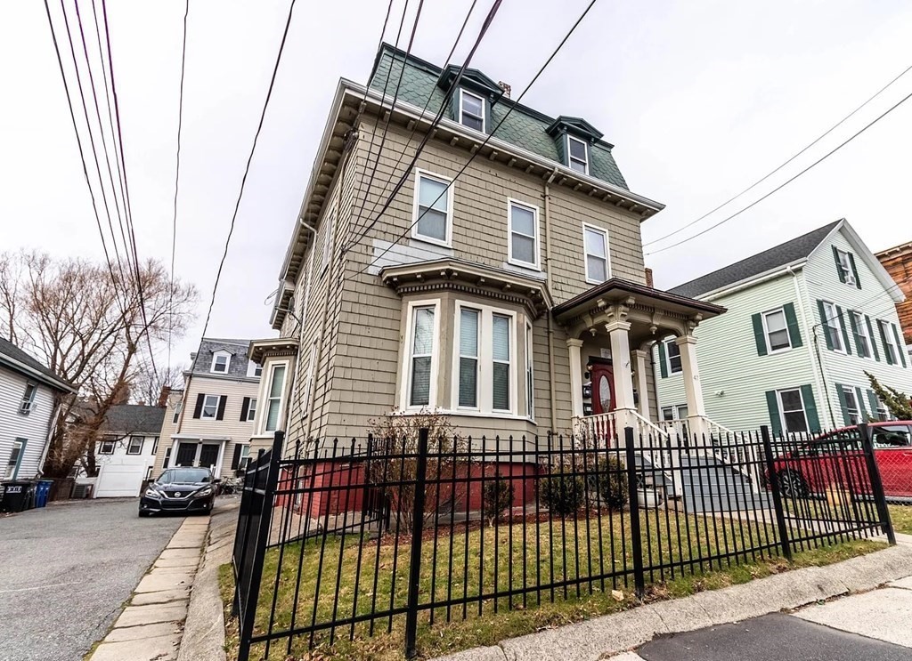 47 Franklin, Somerville, Massachusetts, 2 Bedrooms Bedrooms, 5 Rooms Rooms,1 BathroomBathrooms,Residential Lease,For Rent,Franklin,73553224