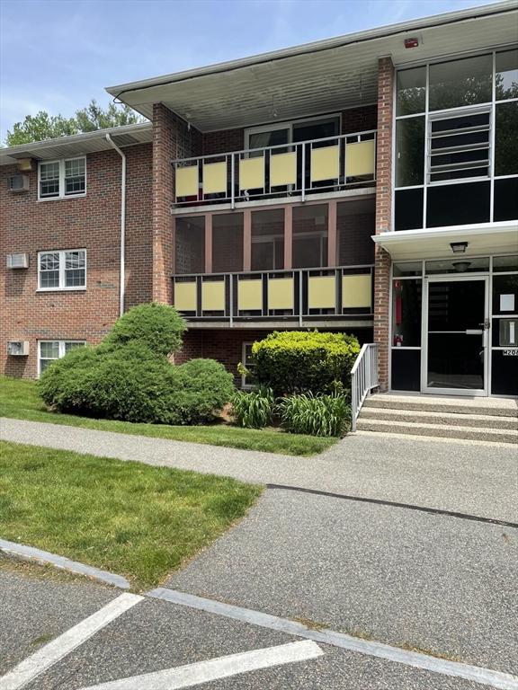 206 Rock St, Norwood, Massachusetts, 2 Bedrooms Bedrooms, 5 Rooms Rooms,1 BathroomBathrooms,Residential,For Sale,Rock St,73553220