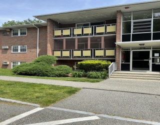 206 Rock St, Norwood, Massachusetts, 2 Bedrooms Bedrooms, 5 Rooms Rooms,1 BathroomBathrooms,Residential,For Sale,Rock St,73553220