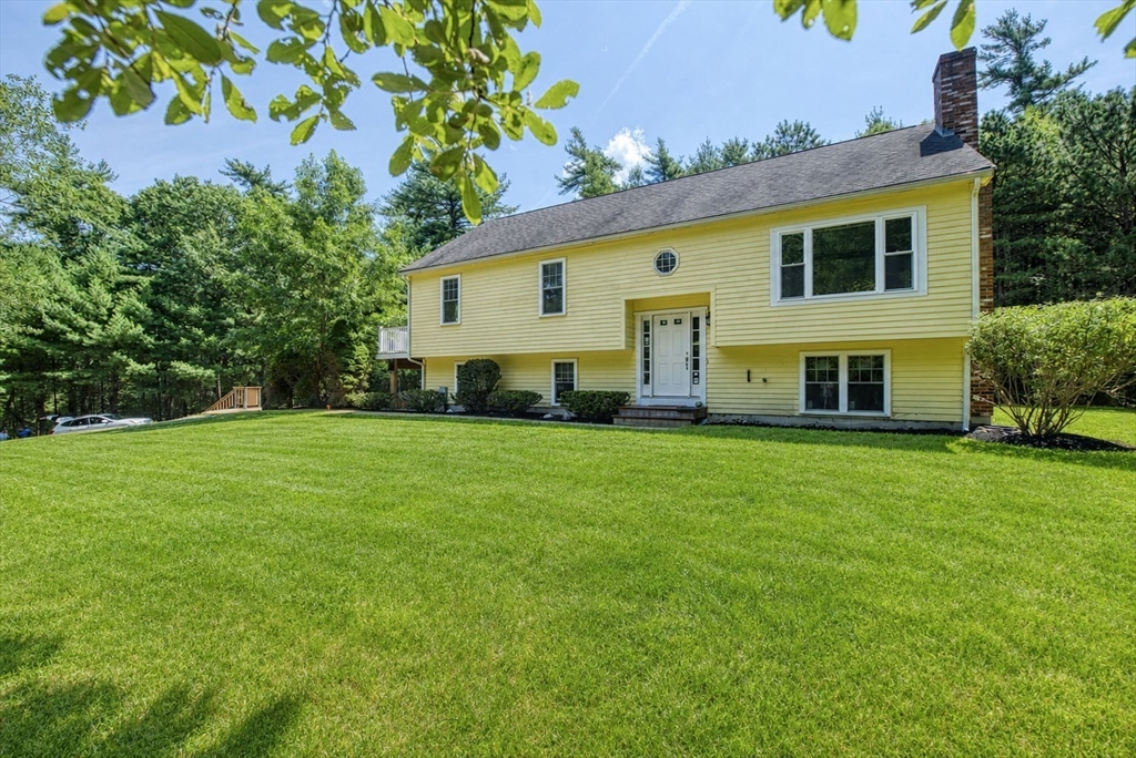 6 Daniel Dr, Middleboro, Massachusetts, 3 Bedrooms Bedrooms, 6 Rooms Rooms,3 BathroomsBathrooms,Residential,For Sale,Daniel Dr,73552853