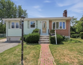 12 Bennett Rd, Watertown, Massachusetts, 3 Bedrooms Bedrooms, 6 Rooms Rooms,1 BathroomBathrooms,Residential,For Sale,Bennett Rd,73553231
