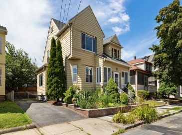 15 Greenleaf Ave, Medford, Massachusetts, 3 Bedrooms Bedrooms, 6 Rooms Rooms,1 BathroomBathrooms,Residential,For Sale,Greenleaf Ave,73553230