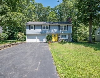 67 Angelica Dr, Framingham, Massachusetts, 3 Bedrooms Bedrooms, 9 Rooms Rooms,2.5 BathroomsBathrooms,Residential,For Sale,Angelica Dr,73552822